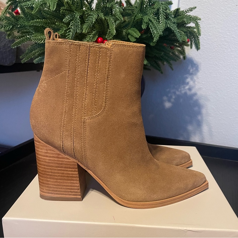 Marc Fisher • Light Natural Suede Alva Booties. Size 9